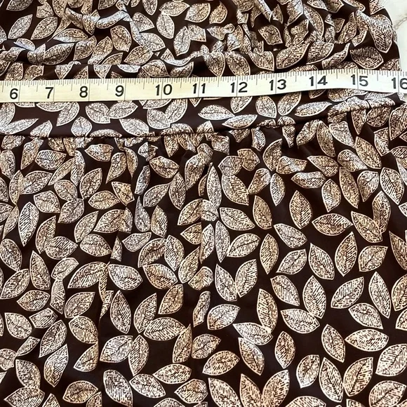 NWT Oscar de la Renta top. Size L Brown and Cream lead design ties around neck - Picture 13 of 15